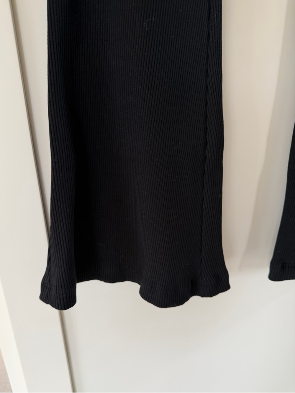 Emerson Fry Black Onyx Rib Pant
NWT
Size S - Picture 6 of 9